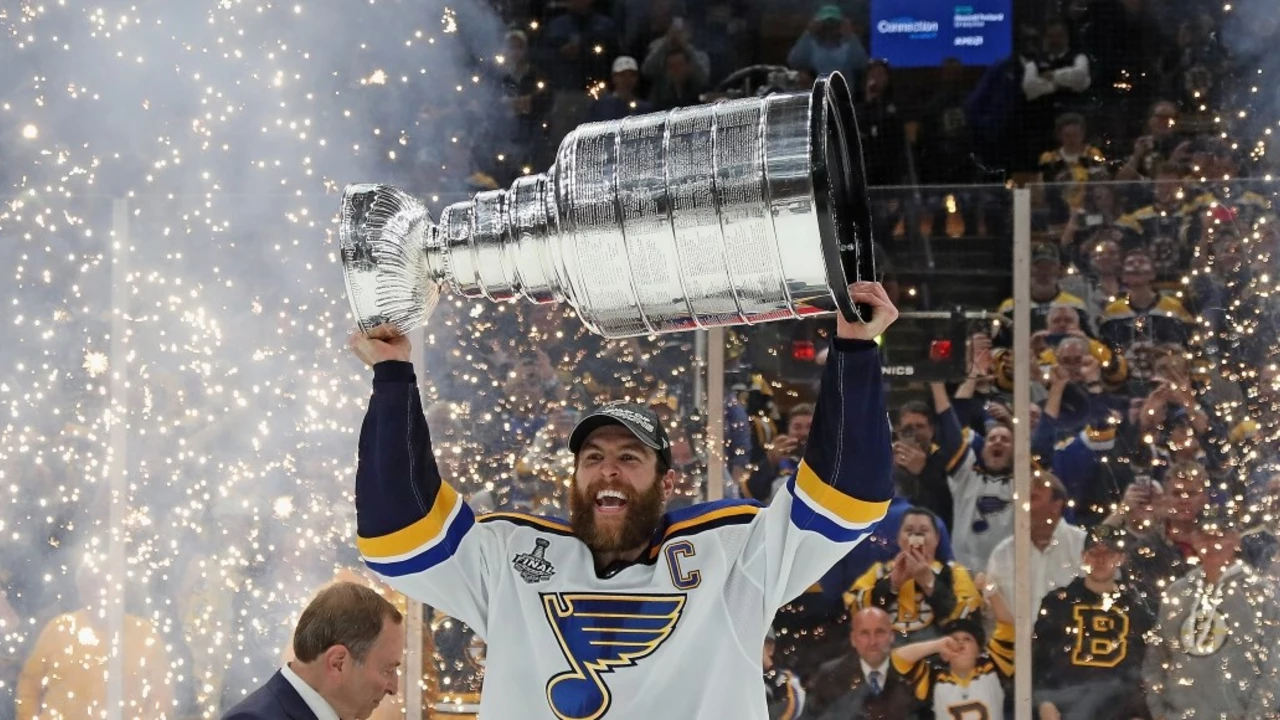 Who was the oldest player to win the Stanley Cup?